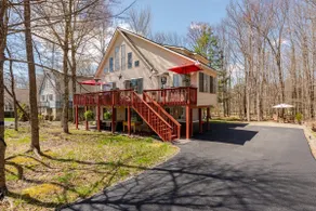 Countryside Pocono Cabin In Lake/Pool Community. - Image 4
