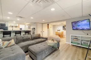 Robin's Roost - Basement unit- private yard! - Image 5