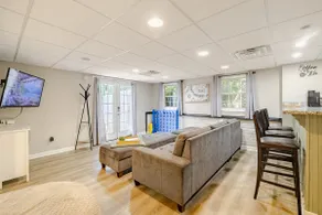Robin's Roost - Basement unit- private yard! - Image 2