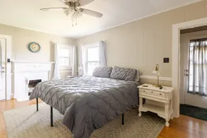 Cheerful 2 Bedroom House with Covered Patio - Image 3