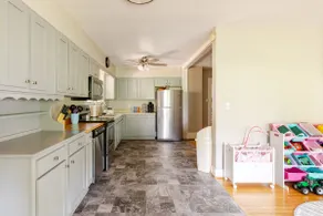 Cheerful 2 Bedroom House with Covered Patio - Image 5