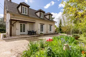 Elvire's Gîte with private hot tub and wooded park - Image 2