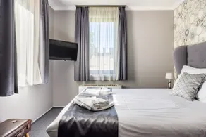 Very nice room with private bathroom next to the Castle - Image 4