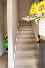 Private 1400 square foot up stairs apartment. - Image 5