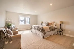 Private 1400 square foot up stairs apartment. - Image 3
