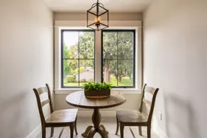 Private 1400 square foot up stairs apartment. - Image 2
