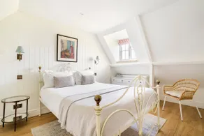 Beautiful guest house in a Cotswolds village - Image 2