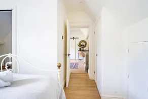 Beautiful guest house in a Cotswolds village - Image 4