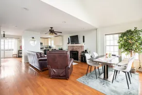Beautiful and Cozy, Lake view, hot tub, privt yard - Image 3