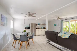 Convenient Island Stay Near Airport and Beaches - Image 2
