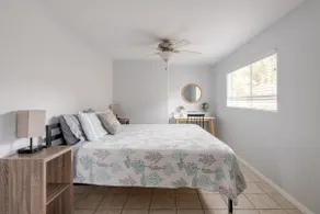Convenient Island Stay Near Airport and Beaches - Image 4