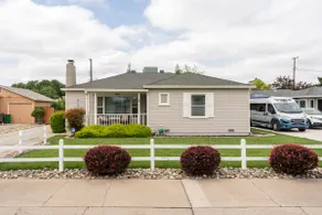 Newly Remodeled!!! Destination Downtown Lodi Cabana - Image 5