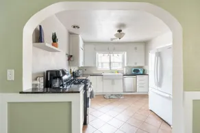 Newly Remodeled!!! Destination Downtown Lodi Cabana - Image 4