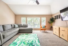 ALOHA! Hawaii in The Woodlands 5BD/3BA Sleeps 10 - Image 4