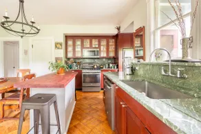 Large 2-BR apartment in historic waterfront home - Image 5