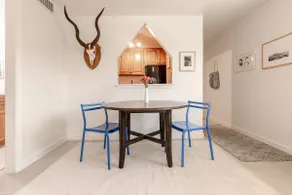 Quiet, bright corner unit with covered parking - Image 3