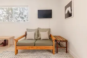 Quiet, bright corner unit with covered parking - Image 2
