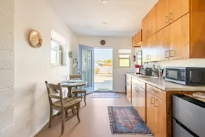 Adorable one-bedroom with parking on premises - Image 4
