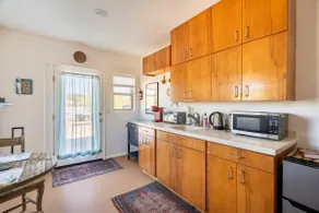 Adorable one-bedroom with parking on premises - Image 5