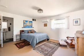 Adorable one-bedroom with parking on premises - Image 3