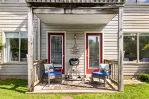 Relaxing Roost—lakefront condo located just steps away from the water’s edge! - Image 5