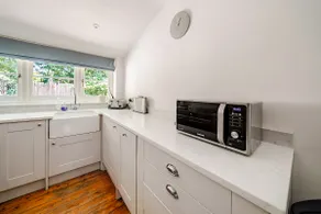 Charming terrace in the heart of Bray village - Image 2