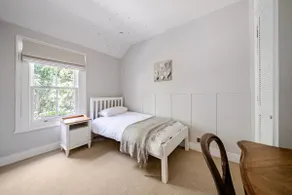 Charming terrace in the heart of Bray village - Image 4