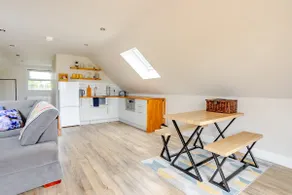Lovely 1 Bedroom Loft with large balcony - Image 2