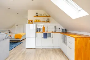 Lovely 1 Bedroom Loft with large balcony - Image 4