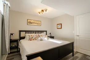 Sunset Escape - 1 Bedroom Suite w private entrance - Image 4