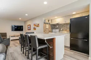 Sunset Escape - 1 Bedroom Suite w private entrance - Image 2
