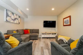 Sunset Escape - 1 Bedroom Suite w private entrance - Image 5