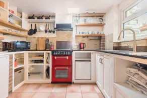Character Cottage: Close to Beach & Well Equipped - Image 2
