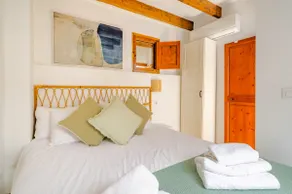 Stylish cottage next to harbor & restaurants - Image 3