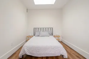 2 bedroom house in great area near subway - Image 3