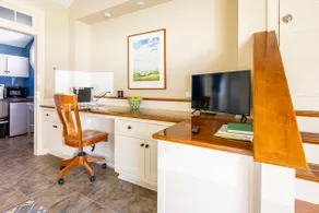 Beautiful 1 Bedroom Suite with private entrance - Image 4