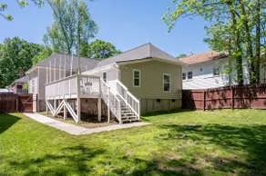 Modern 3-bedroom house, TV each room,big fence yard, Pet stay free, Lighted Deck - Image 5