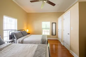 Modern 3-bedroom house, TV each room,big fence yard, Pet stay free, Lighted Deck - Image 4