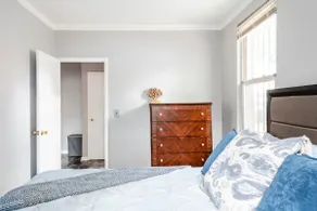 Beautiful home, parking on premises , comfy, quiet - Image 3