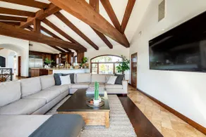 Large 4 Bed/5.5 bath Villa w/Poolhouse 1.5 Acre - Image 2