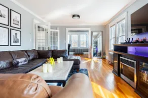 Modern Spacious Condo, walk to downtown & Parking! - Image 2