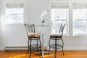 Modern Spacious Condo, walk to downtown & Parking! - Image 3