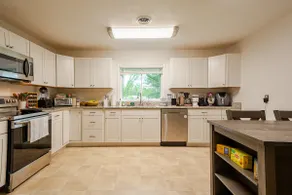 4 bdrm, 3 bath, 2,700 sqft whole house on 1 acre - Image 4