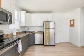 Contemporary Apartment in Beautiful Historic Home - Image 5