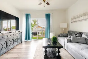 #203 New Modern 2 bdr Condo, Free Parking! - Image 2