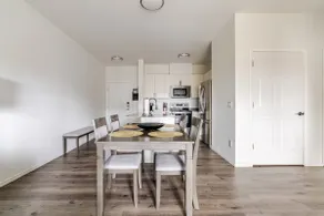 #203 New Modern 2 bdr Condo, Free Parking! - Image 4