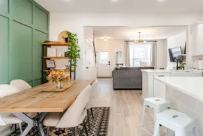 Cheerful town home with private patio, close to downtown Alpharetta. - Image 3