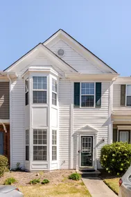 Cheerful town home with private patio, close to downtown Alpharetta. - Image 4