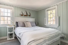 Cheerful 1 Bedroom Cottage Steps From The Ocean - Image 4