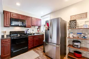 Full in-law suite w/ amenities in a historic town - Image 3
